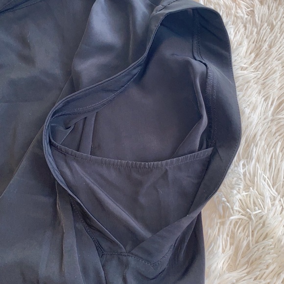 ⭐️ 5/$25 ⭐️ Worthington Sleeveless Blouse - Picture 5 of 7